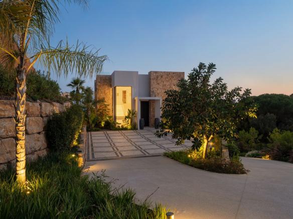 Luxury Villa for Sale in Marbella Hill Club | Golden Mile