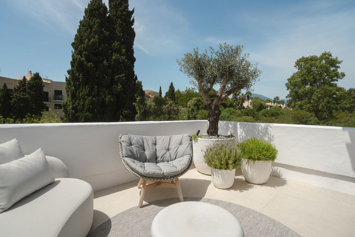 luxo-estate-2 Puerto Banus Marbella penthouse 3 Bedrooms