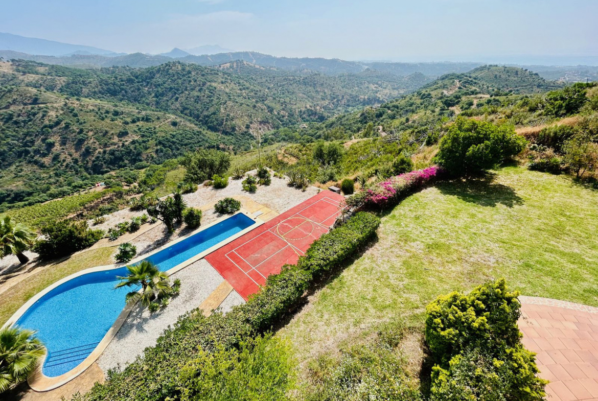 Estepona villa 7 Bedrooms