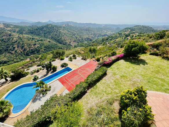 Estepona villa 7 Bedrooms