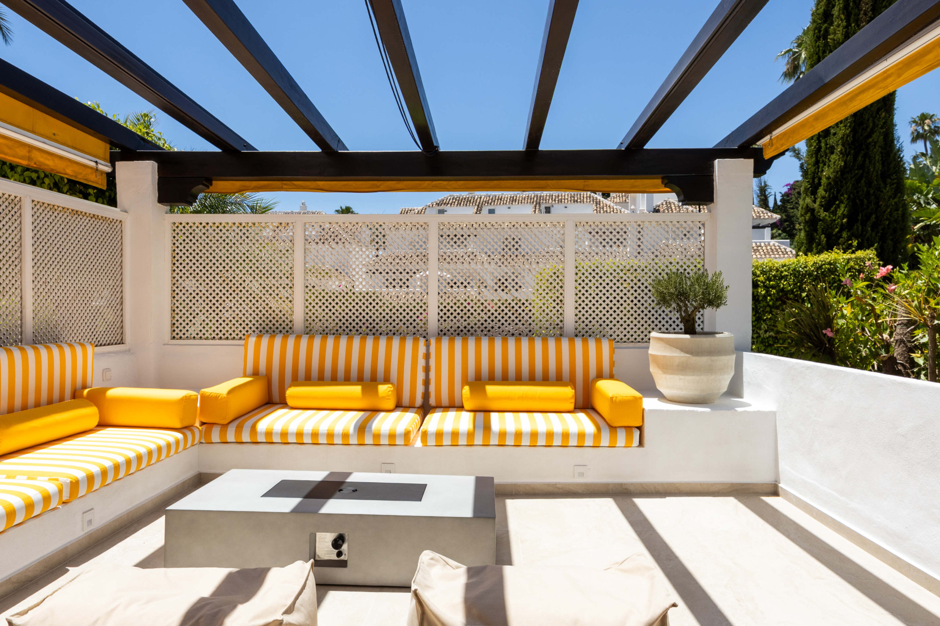 luxo-estate-2 Nueva Andalucia Marbella apartment 3 Bedrooms
