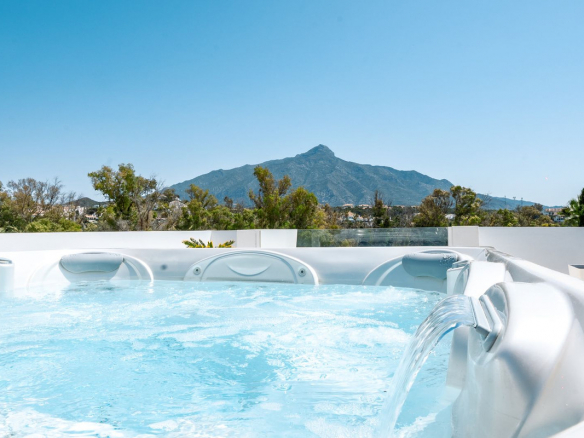 Nueva Andalucia Marbella villa 5 Bedrooms