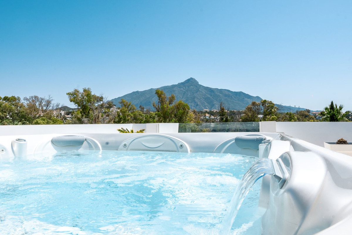 Nueva Andalucia Marbella villa 5 Bedrooms