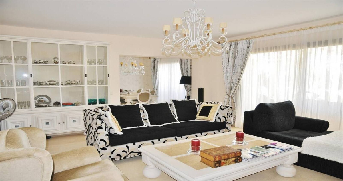 luxo-estate-2 Benahavis penthouse 4 Bedrooms