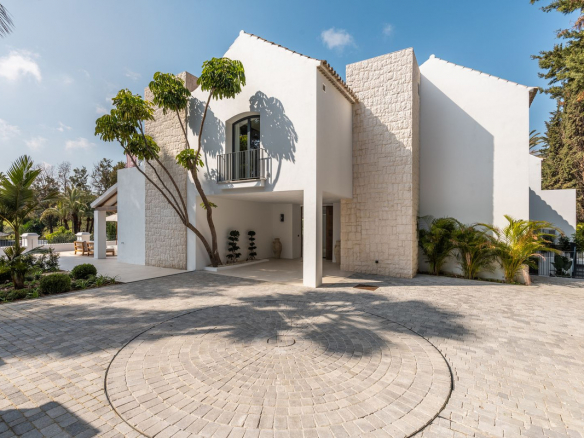Nueva Andalucia Marbella villa 5 Bedrooms