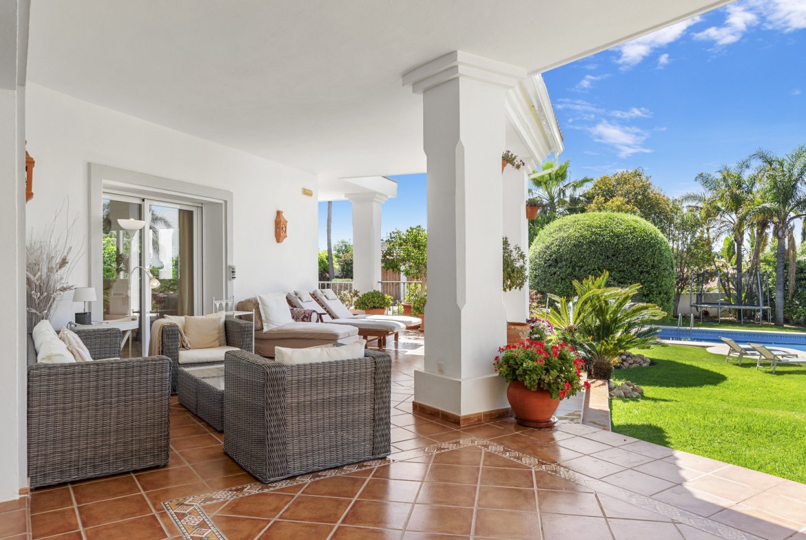 El Paraiso Alto Benahavis villa 6 Bedrooms