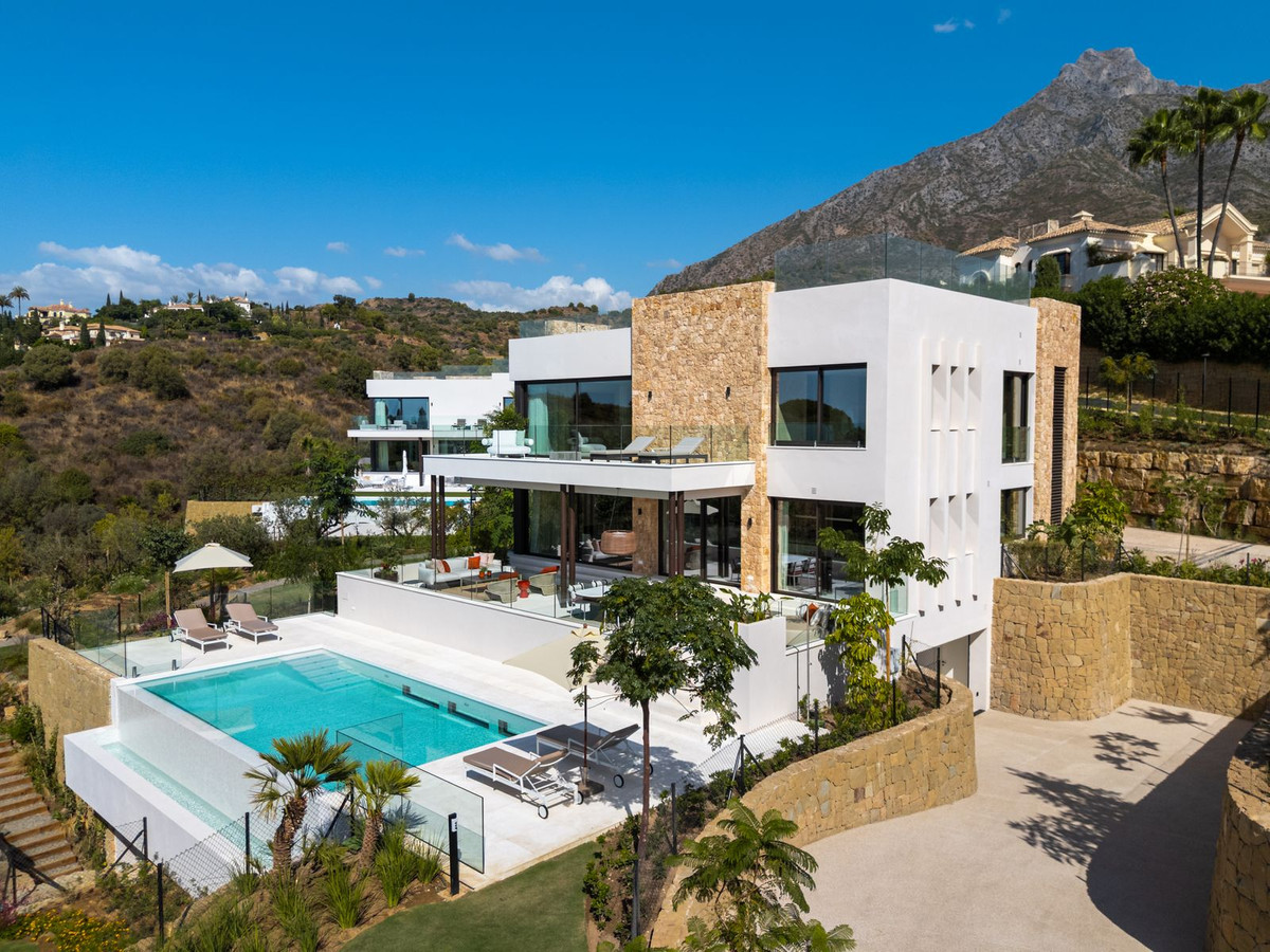 luxo-estate-2 Marbella Golden Mile Marbella villa 5 Bedrooms