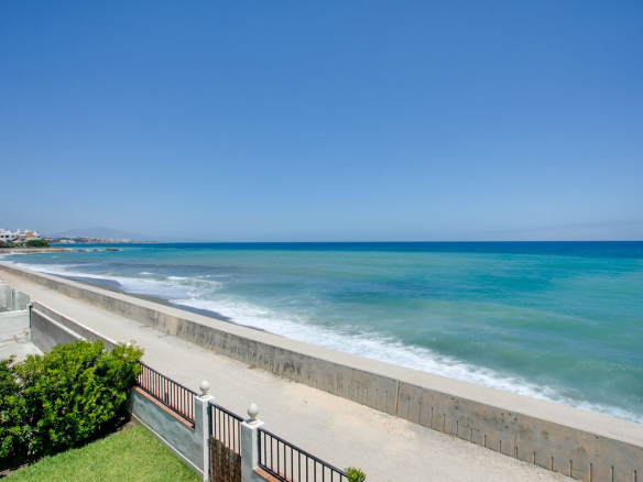 Estepona villa 3 Bedrooms