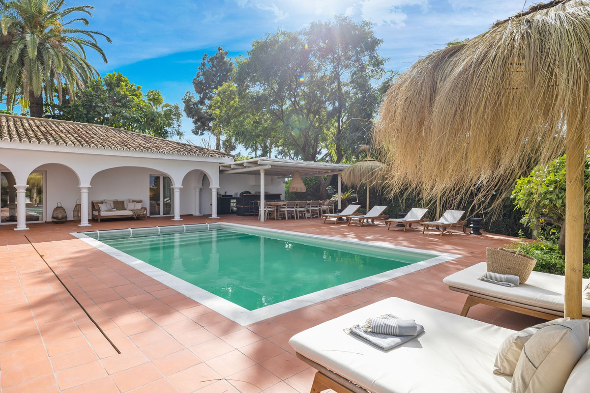 luxo-estate-2 Las Chapas Marbella villa 3 Bedrooms