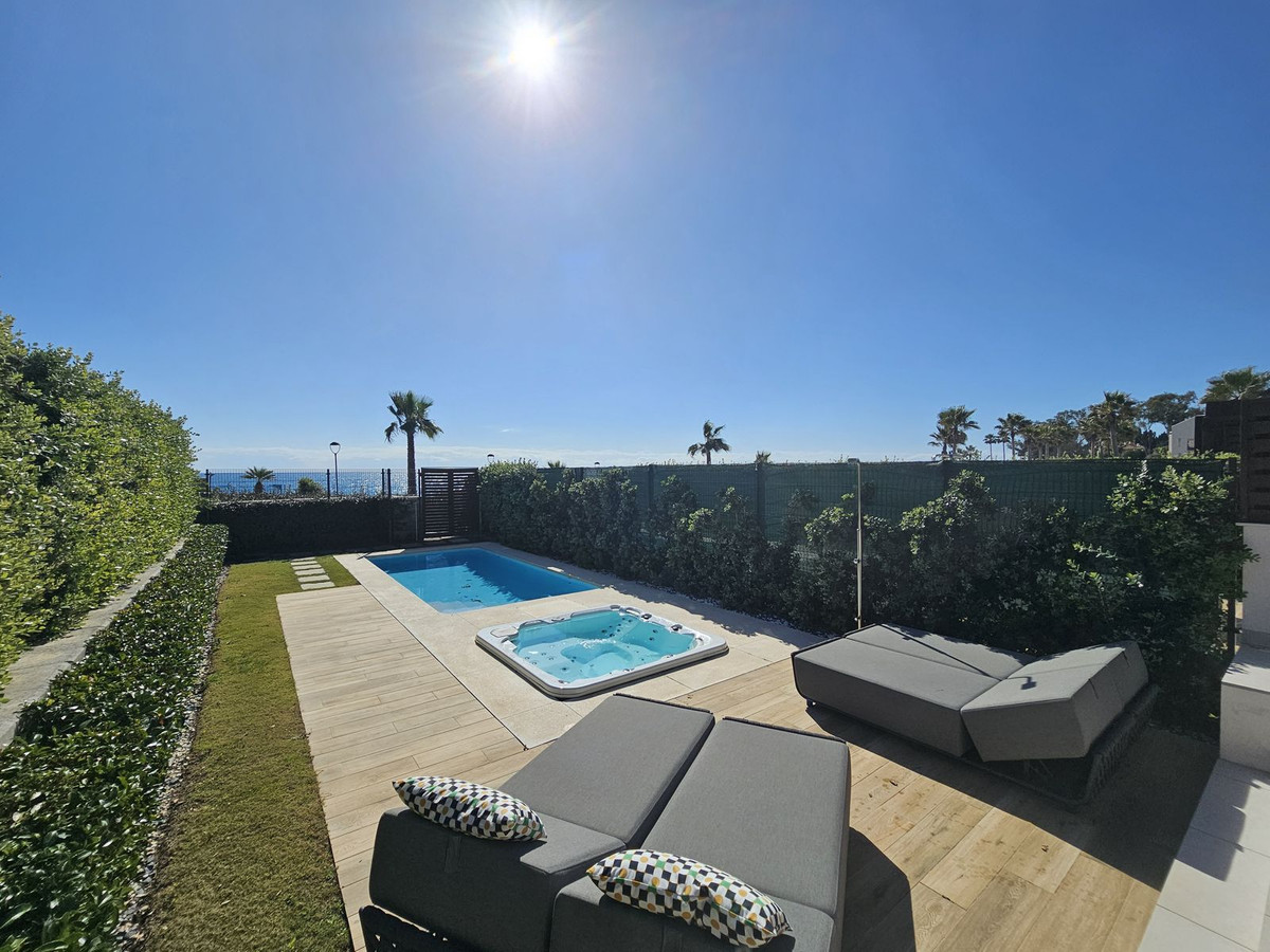 luxo-estate-2 New Golden Mile Estepona townhouse 4 Bedrooms
