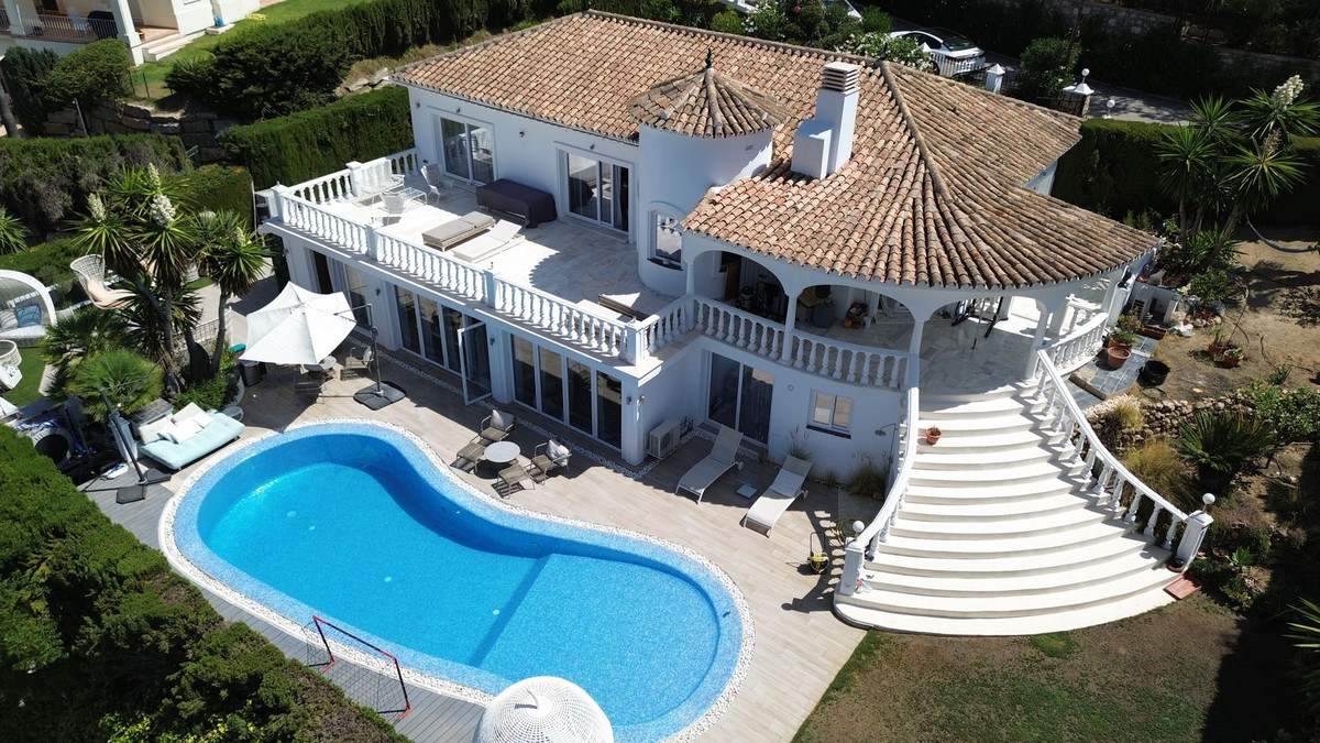 Elviria Marbella villa 5 Bedrooms