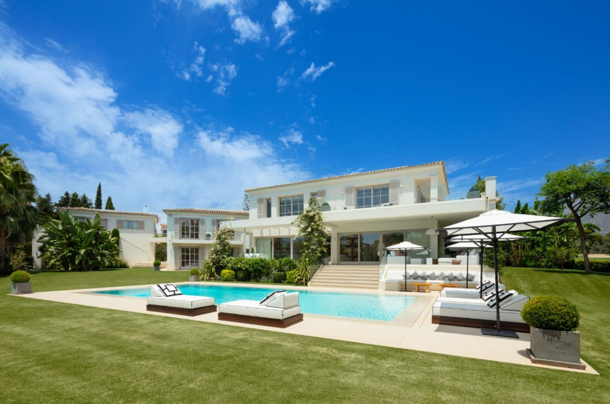 luxo-estate-2 Nueva Andalucia Marbella villa 6 Bedrooms