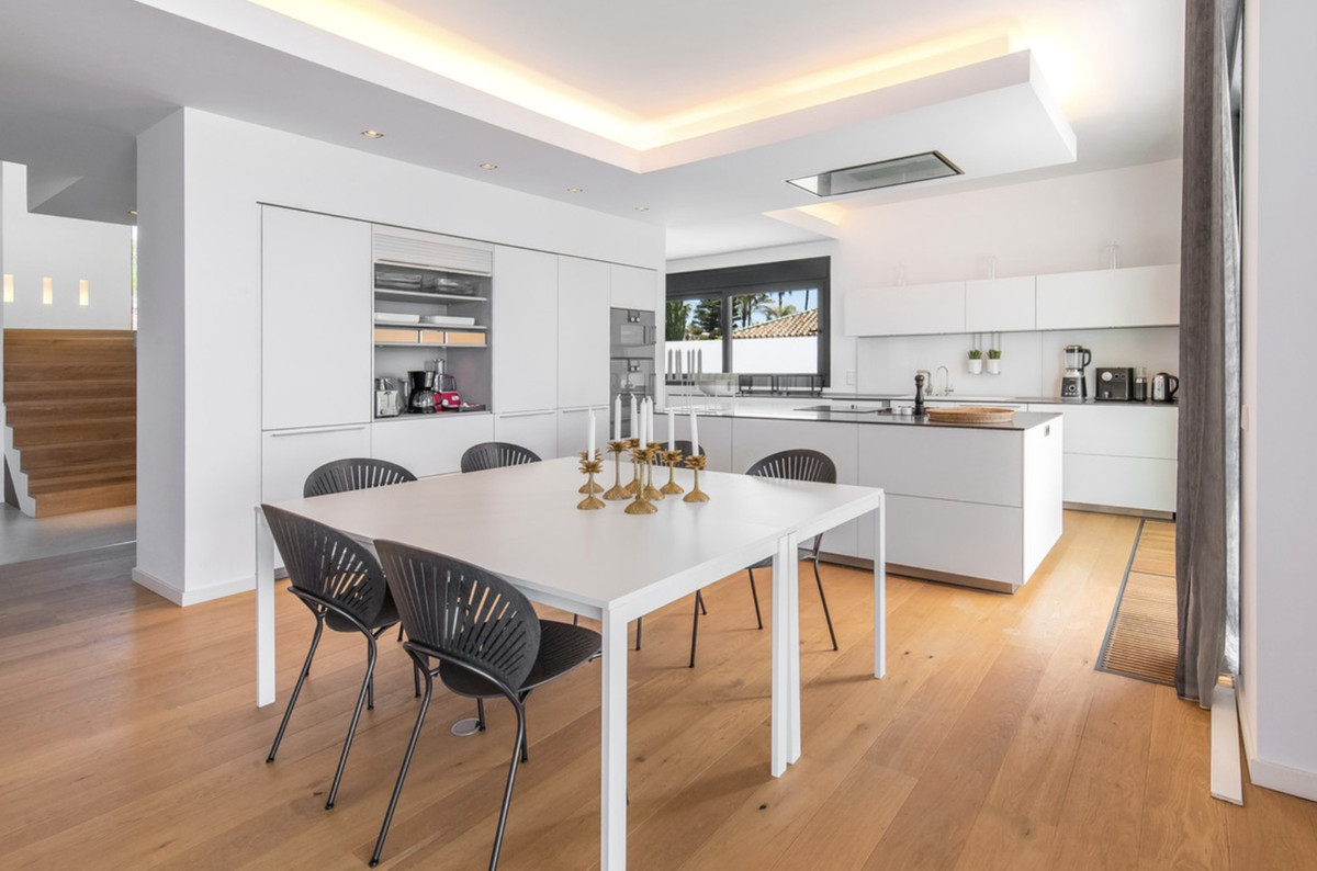Costabella Marbella villa 6 Bedrooms
