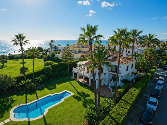 Las Chapas Marbella villa 6 Bedrooms
