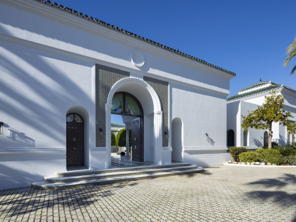 Nueva Andalucia Marbella villa 12 Bedrooms