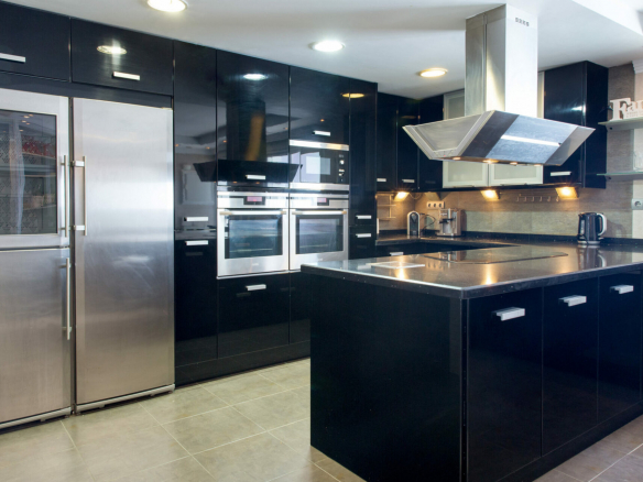 Elviria Marbella villa 8 Bedrooms
