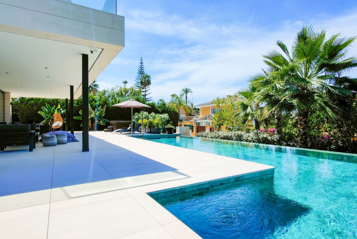 Nueva Andalucia Marbella villa 6 Bedrooms