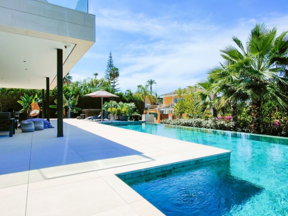Nueva Andalucia Marbella villa 6 Bedrooms