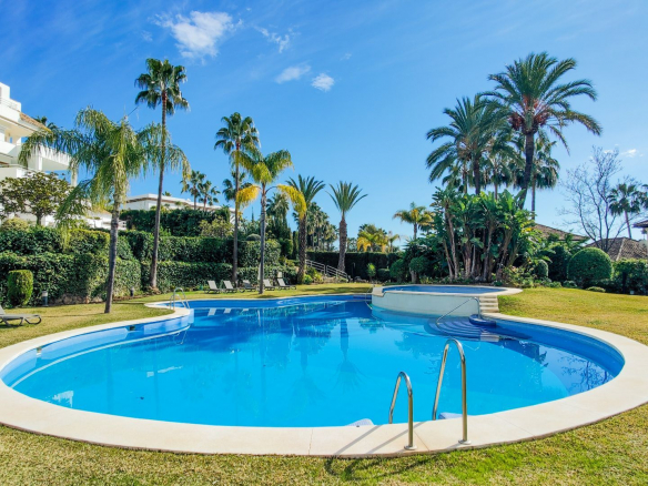 Nueva Andalucia Marbella townhouse 3 Bedrooms