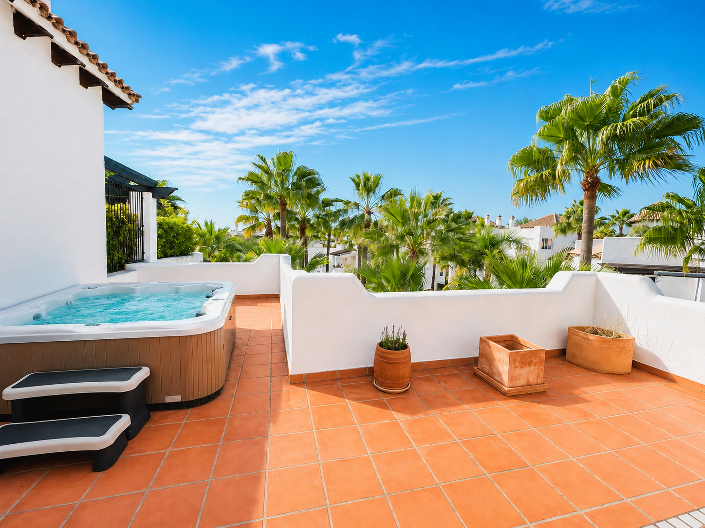 luxo-estate-2 Puerto Banus Marbella penthouse 3 Bedrooms
