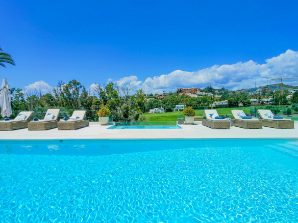 Nueva Andalucia Marbella villa 7 Bedrooms