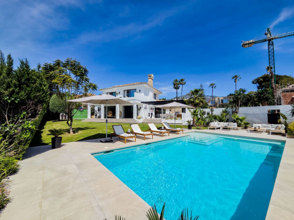 Nueva Andalucia Marbella villa 5 Bedrooms