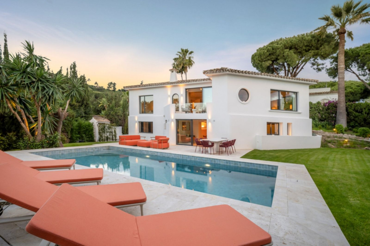 luxo-estate-2 Nueva Andalucia Marbella villa 4 Bedrooms