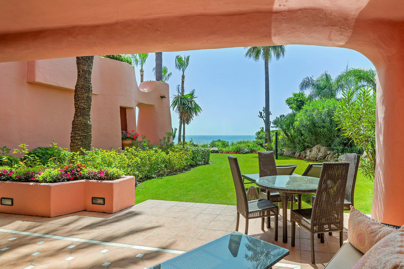 luxo-estate-2 Estepona apartment 3 Bedrooms
