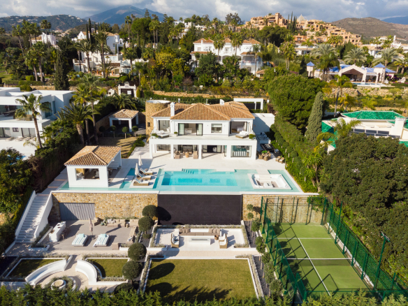 Nueva Andalucia Marbella villa 5 Bedrooms