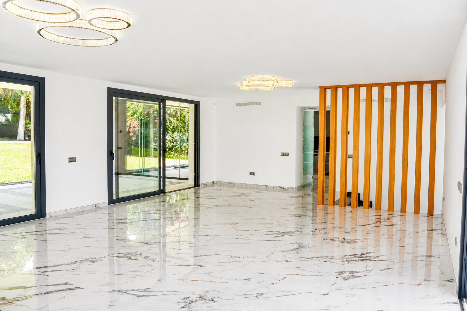 luxo-estate-2 Marbella villa 5 Bedrooms