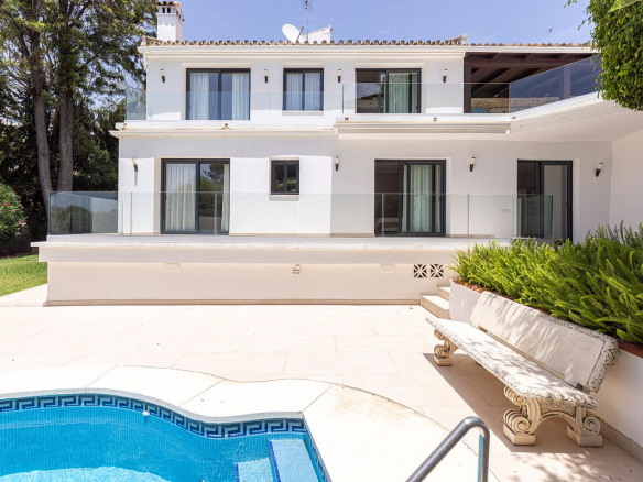 Las Chapas Marbella villa 4 Bedrooms