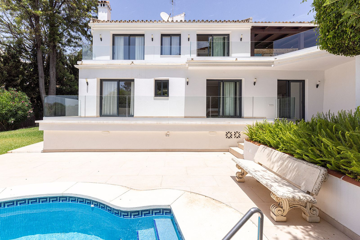 Las Chapas Marbella villa 4 Bedrooms