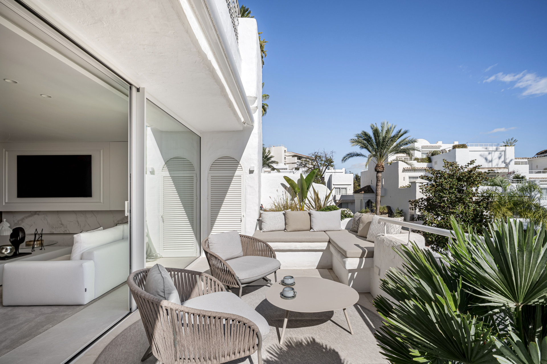 luxo-estate-2 Marbella Golden Mile Marbella penthouse 3 Bedrooms