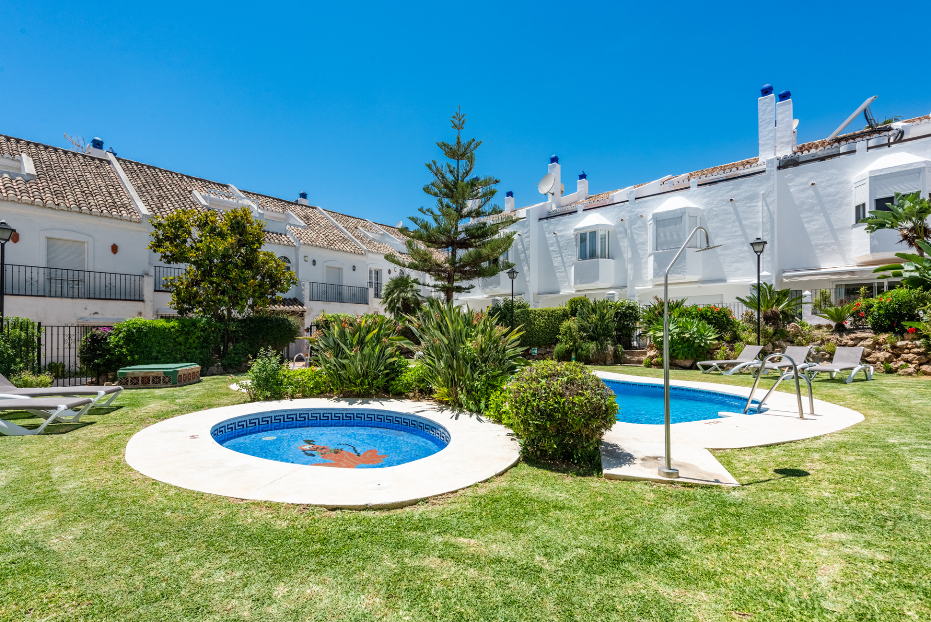 luxo-estate-2 Marbella Golden Mile Marbella townhouse 3 Bedrooms