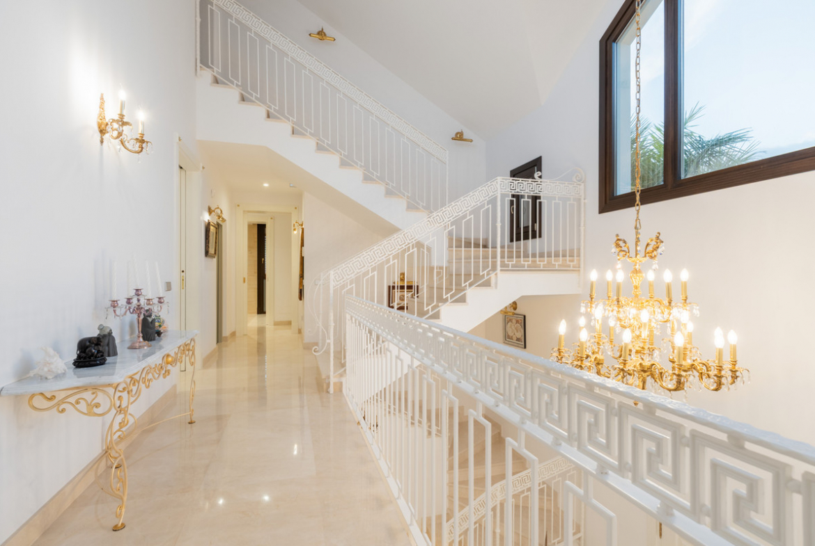 Estepona villa 7 Bedrooms