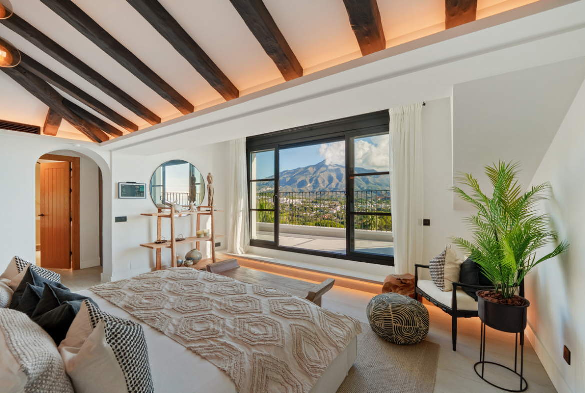 Nueva Andalucia Marbella villa 6 Bedrooms