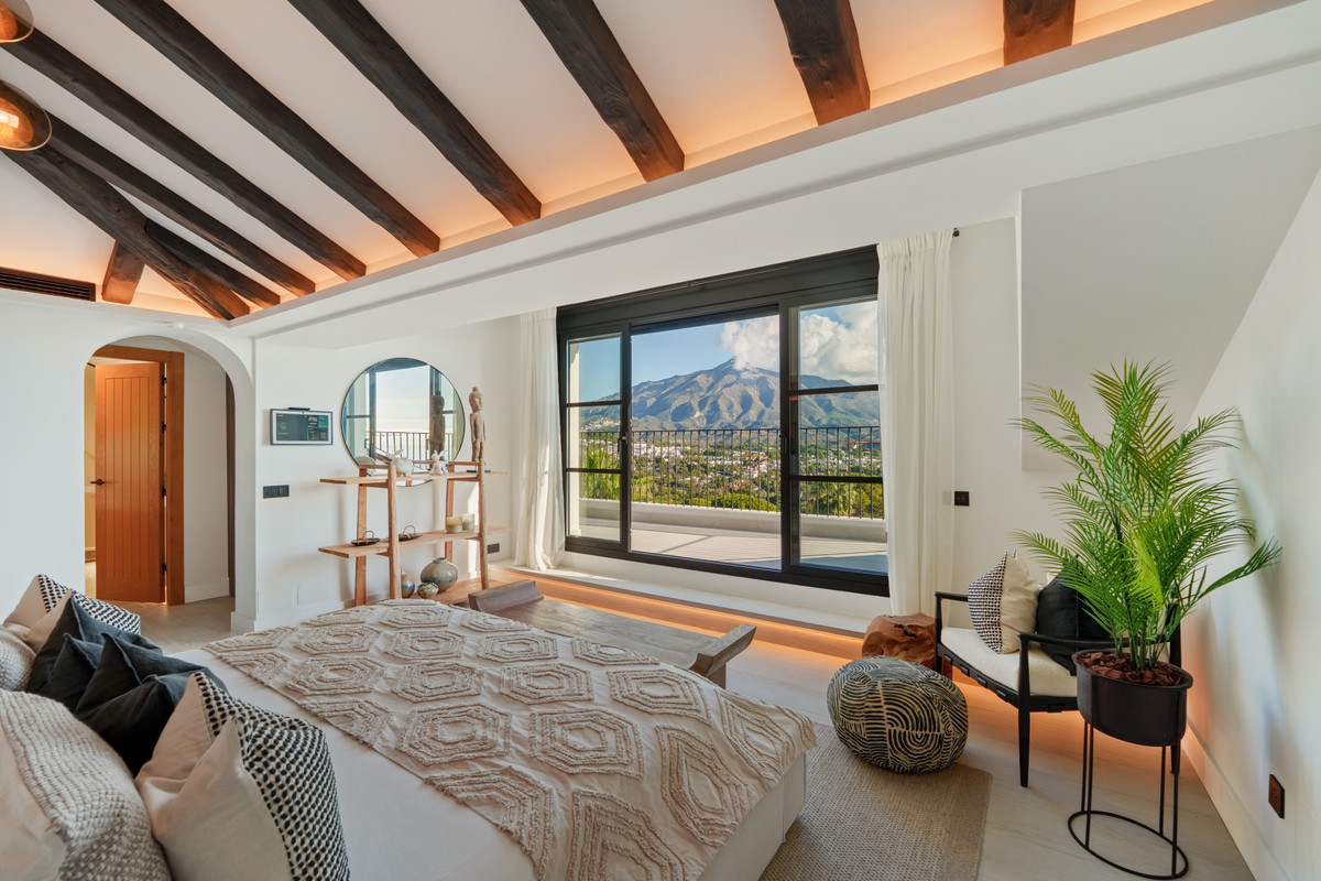 Nueva Andalucia Marbella villa 6 Bedrooms