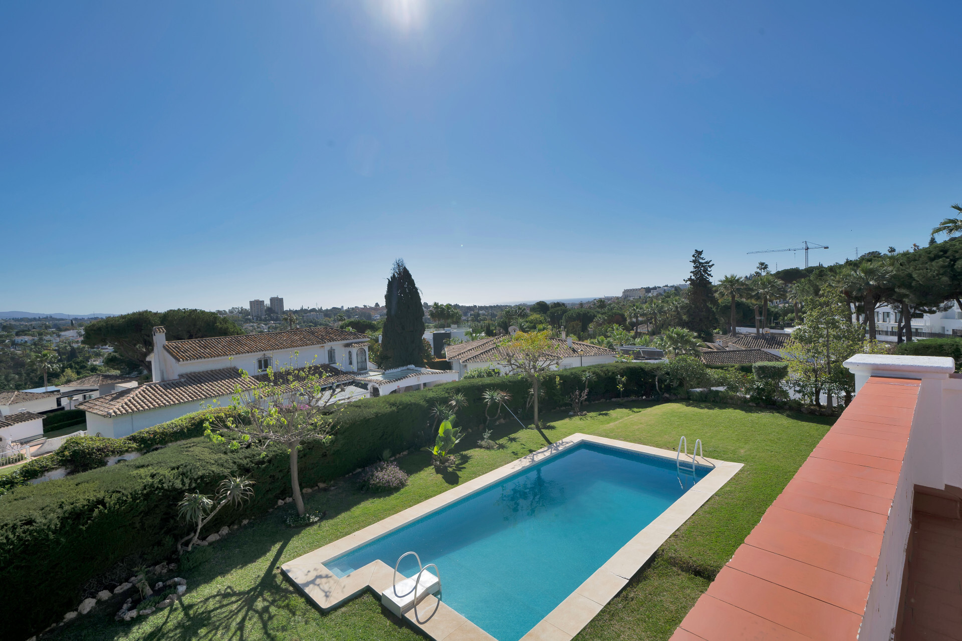 luxo-estate-20 Nueva Andalucia Marbella villa 6 Bedrooms