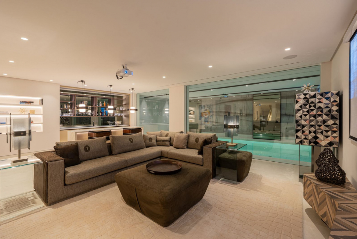 Luxury Villa for Sale in Marbella Hill Club | Golden Mile