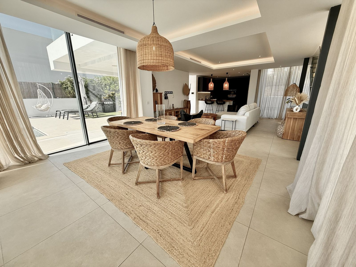 Estepona villa 4 Bedrooms