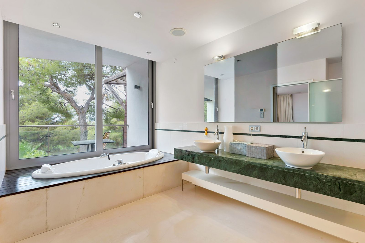 luxo-estate-20 Sierra Blanca Marbella townhouse 4 Bedrooms