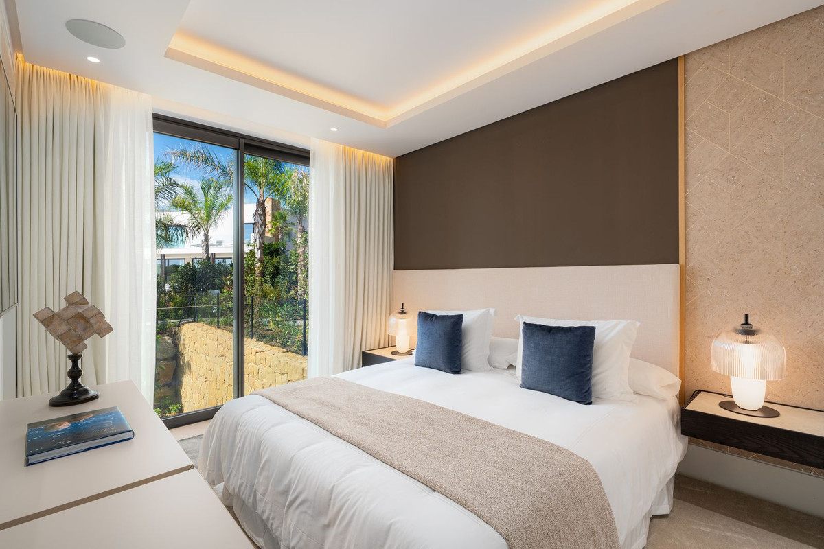 luxo-estate-20 Marbella Golden Mile Marbella villa 5 Bedrooms