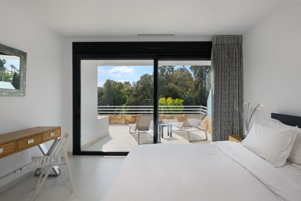 luxo-estate-20 Marbella Golden Mile Marbella townhouse 3 Bedrooms