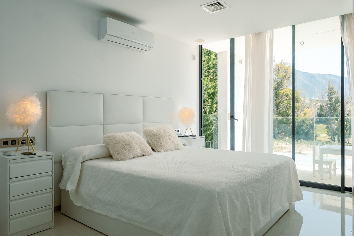 Nueva Andalucia Marbella villa 5 Bedrooms