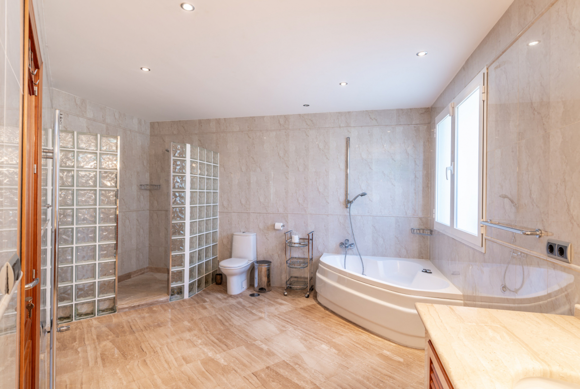 Los Almendros Benahavis villa 5 Bedrooms
