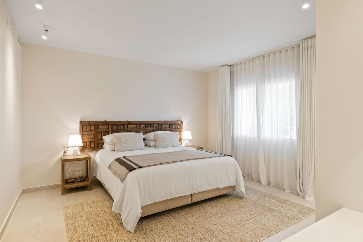 luxo-estate-20 Las Chapas Marbella villa 3 Bedrooms