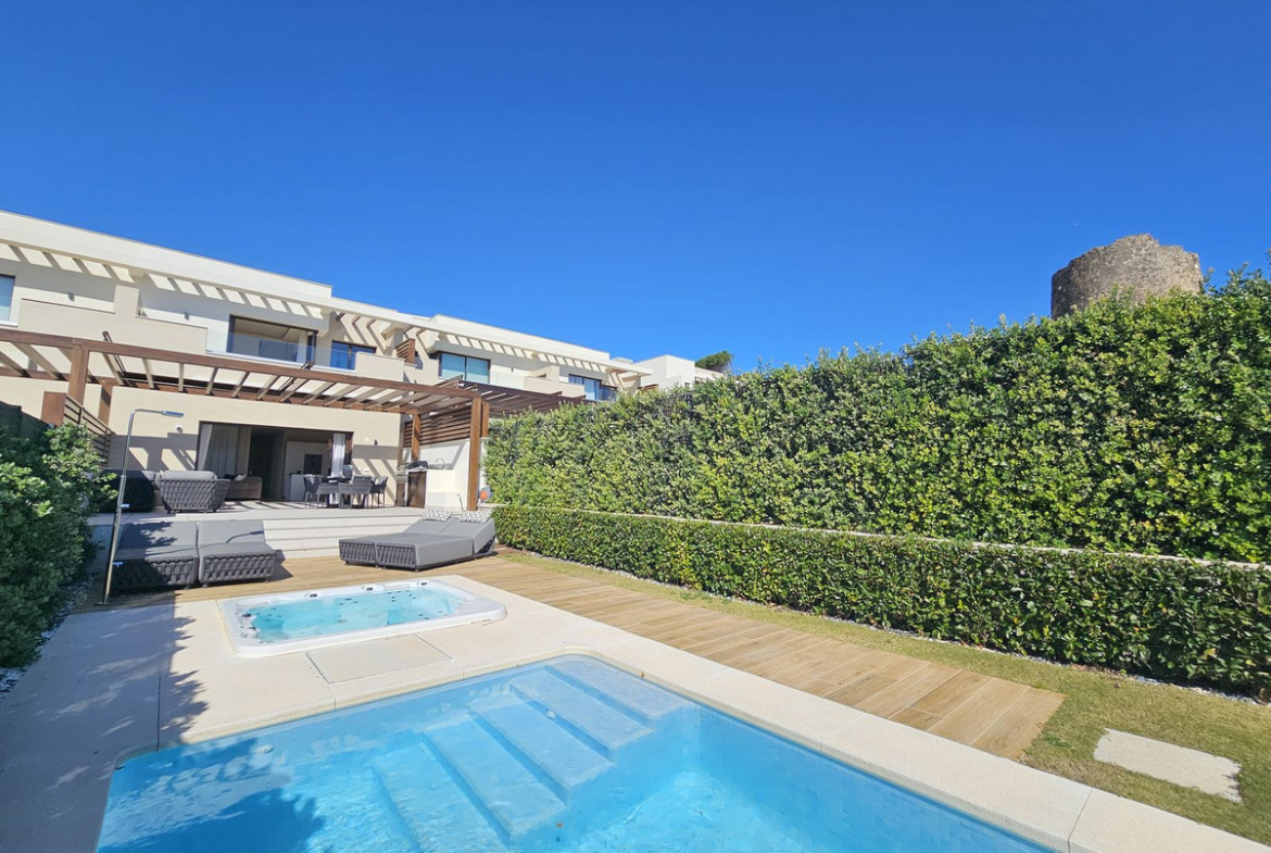 New Golden Mile Estepona townhouse 4 Bedrooms