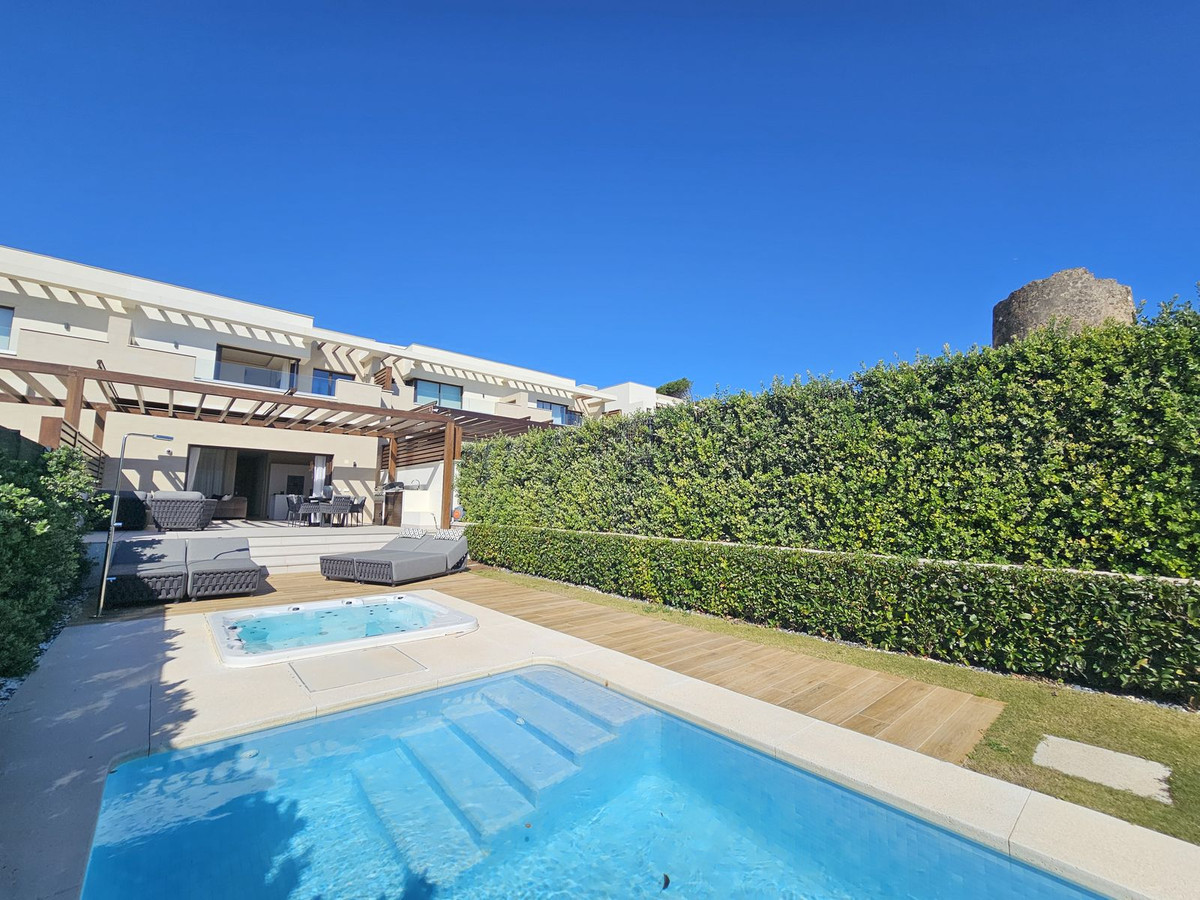 luxo-estate-20 New Golden Mile Estepona townhouse 4 Bedrooms