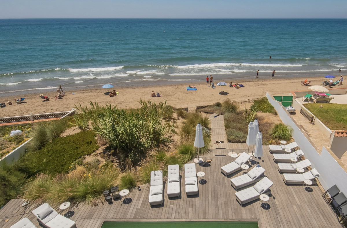 Costabella Marbella villa 6 Bedrooms