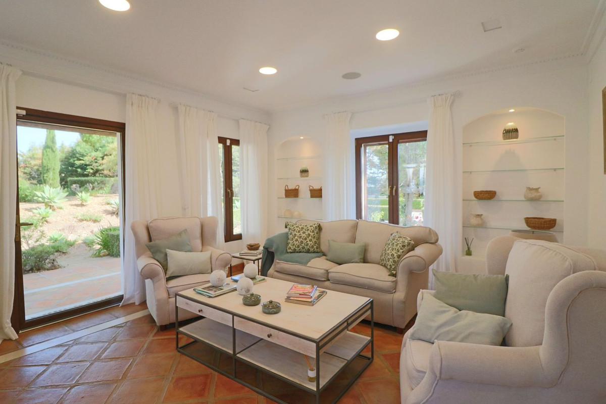 luxo-estate-20 La Mairena Marbella country-house 7 Bedrooms